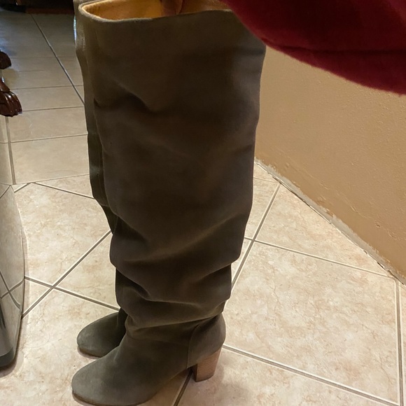 Tall boots - Picture 2 of 6
